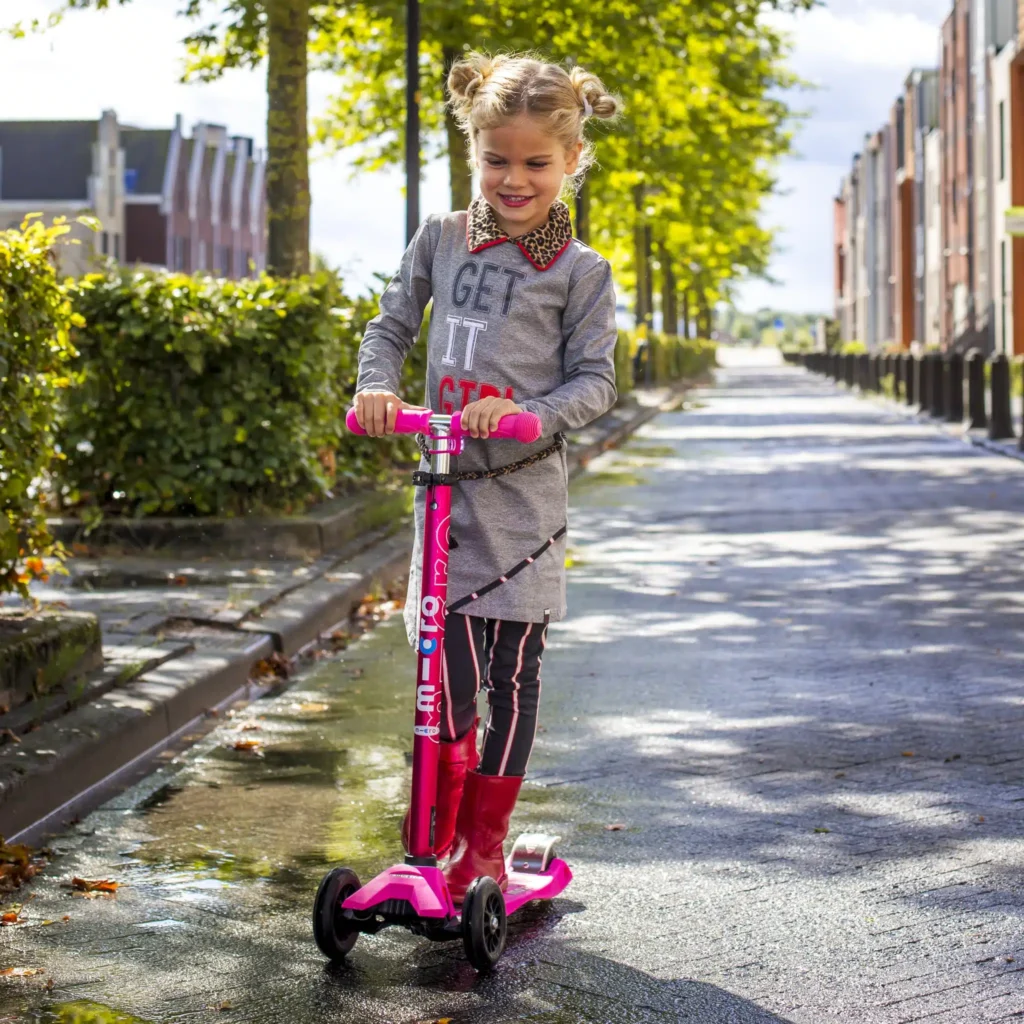 maxi-micro-step-deluxe-roze-led-4.jpg micro step steppen stepjes buitenspelen buiten spelen actief bewegen vervoer